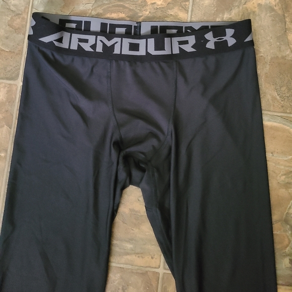 UNDER ARMOUR COMPRESSION 3/4 LEGGINGS - Picture 2 of 5